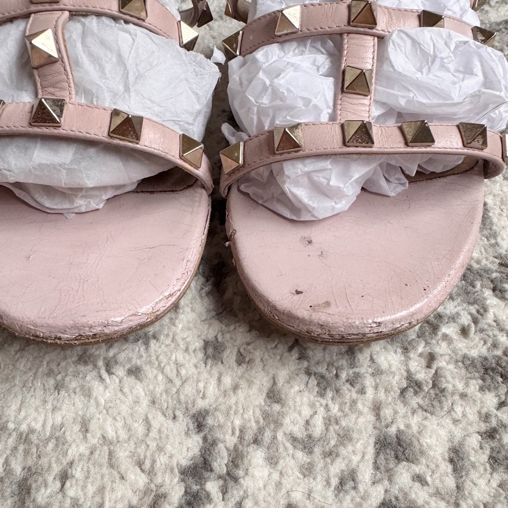 Valentino Garavani Pink Rockstud Leather Slide Sandals - Picture 11 of 12